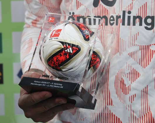 Man of the match Phillip Tietz (1.FSV Mainz 05) Fussball, Herren, Saison 2026 2027,1.Liga, Volksparkstadion, Hamburger SV gegen Mainz 05, 0-5 DFL REGULATIONS PROHIBIT ANY USE OF PHOTOGRAPHS AS IMAGE SEQUENCES AND OR QUASI-VIDEO. *** Man of the Match: Phillip Tietz, 1 FSV Mainz 05 Soccer, Men s, 2026–2027 season, 1. Bundesliga, Volksparkstadion, Hamburger SV vs. Mainz 05, 0–5. DFL regulations prohibit any use of photographs as image sequences and or quasi-video.