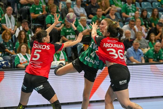 Toni Reinemann (VfL Oldenburg, 04) gegen Luka Csikos (Thueringer HC, 05) und Marcela Arounian (Thueringer HC, 36) VfL Oldenburg vs. Thueringer HC, ALSCO Handball Bundesliga Frauen, 2. Spieltag, Saison 2026 2027, 06.09.2026, VfL Oldenburg vs. Thueringer HC, ALSCO Handball Bundesliga Frauen, 2. Spieltag, Saison 2026 2027, 06.09.2026 Oldenburg *** Toni Reinemann (VfL Oldenburg), 04, against Luka Csikos (Thüringer HC), 05, and Marcela Arounian (Thüringer HC), 36; VfL Oldenburg vs. Thüringer HC, ALSCO Women’s Handball Bundesliga, Matchday 2, 2026–2027 Season, September 6, 2026, VfL Oldenburg vs. Thueringer HC, ALSCO Women’s Handball Bundesliga, Matchday 2, 2026–2027 Season, September 6, 2026, Oldenburg Copyright: xEibner-Pressefoto RobertxGertzenx EP_RGN