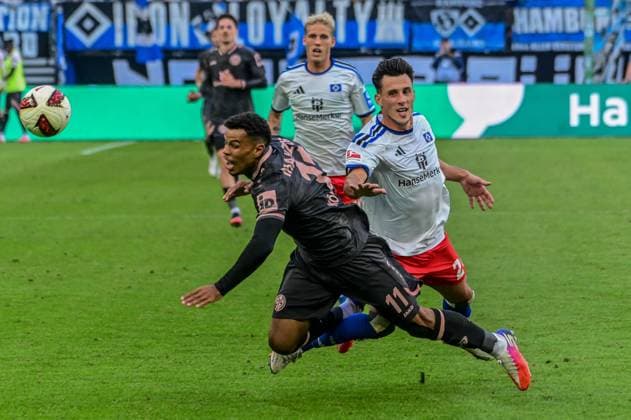 Capaldo Nicolás ( HSV ) 11 Ransford Königsdörffer ( Mainz ) Deutschland , Hamburg , Volksparkstadion , Fussball , 1 . Bundesliga , Hamburger SV - FSV Mainz 05 *** Capaldo Nicolás HSV 11 Ransford Königsdörffer Mainz Germany, Hamburg, Volksparkstadion, soccer, Bundesliga 1, Hamburger SV, FSV Mainz 05