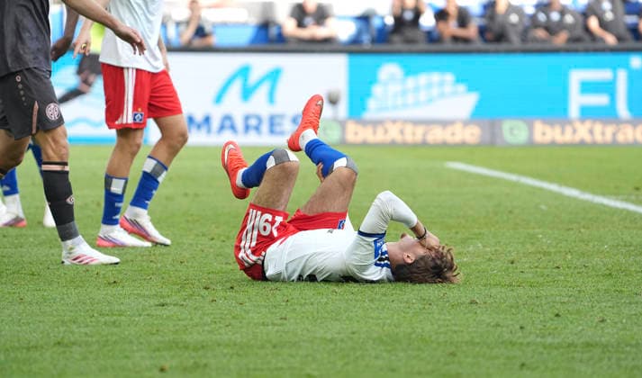 Foto : Enttäuschung bei Otto Emerson STANGE ( HSV ) Fussball Bundesliga , 2. Spieltag am So. 06.09.2026 Hamburger SV - FSV Mainz 0 - 5 *** Photo: Disappointment for Otto Emerson STANGE, HSV Soccer Bundesliga, Matchday 2 on Sun, Sept. 6, 2026, Hamburger SV vs. FSV Mainz 0-5