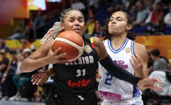Belgium s Maxuella Lisowa Mbaka and Puerto Rico™ Arella Guirantes fight for the ball during a game between Belgian national basketball team Belgian Cats and Puerto Rico, game 2 of the group phase at the FIBA Women s Basketball World Cup, on Sunday 6 September 2026, in Berlin, Germany. The FIBA Women s Basketball World Cup takes place in Berlin from 4 to 23 September 2026. VIRGINIExLEFOUR  x185457853x