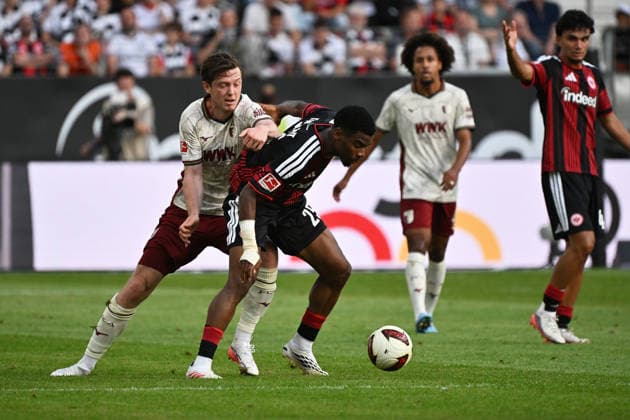 06.09.2026, xjhx, Fussball 1.Bundesliga, Eintracht Frankfurt - FC Augsburg v.l. Michael Gregoritsch (FC Augsburg) Raphael Onyedika (Eintracht Frankfurt) Zweikampf, Aktion, action, battle for the ball (DFL DFB REGULATIONS PROHIBIT ANY USE OF PHOTOGRAPHS as IMAGE SEQUENCES and or QUASI-VIDEO) Frankfurt am Main *** September 6, 2026, xjhx, Soccer, Bundesliga 1, Eintracht Frankfurt vs. FC Augsburg Michael Gregoritsch (FC Augsburg) vs. Raphael Onyedika (Eintracht Frankfurt) Tackle, action, battle for the ball DFL DFB regulations prohibit any use of photographs as image sequences and or quasi-video Frankfurt am Main