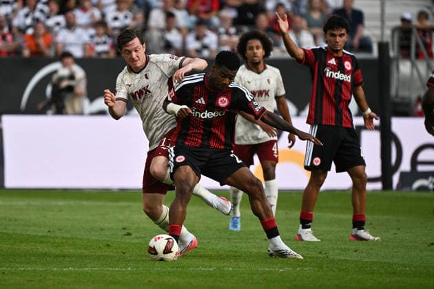 06.09.2026, xjhx, Fussball 1.Bundesliga, Eintracht Frankfurt - FC Augsburg v.l. Michael Gregoritsch (FC Augsburg) Raphael Onyedika (Eintracht Frankfurt) Zweikampf, Aktion, action, battle for the ball (DFL DFB REGULATIONS PROHIBIT ANY USE OF PHOTOGRAPHS as IMAGE SEQUENCES and or QUASI-VIDEO) Frankfurt am Main *** September 6, 2026, xjhx, Soccer, Bundesliga 1, Eintracht Frankfurt vs. FC Augsburg Michael Gregoritsch (FC Augsburg) vs. Raphael Onyedika (Eintracht Frankfurt) Tackle, action, battle for the ball DFL DFB regulations prohibit any use of photographs as image sequences and or quasi-video Frankfurt am Main