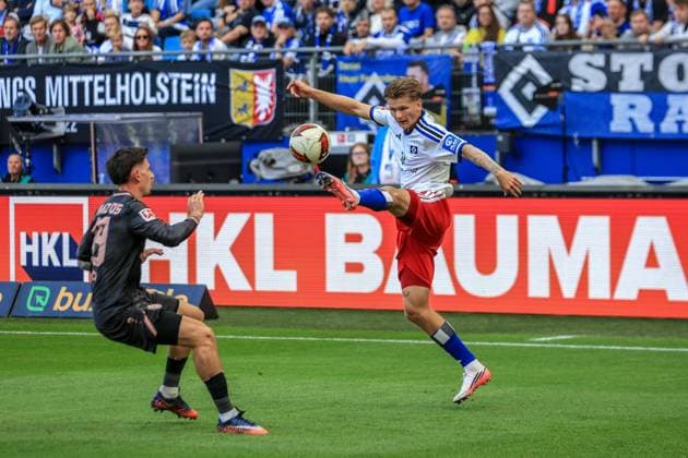 David Moller Wolfe ( HSV ) 19 Anthony Caci ( Mainz ) Deutschland , Hamburg , Volksparkstadion , Fussball , 1 . Bundesliga , Hamburger SV - FSV Mainz 05 *** David Moller Wolfe HSV 19 Anthony Caci Mainz Germany, Hamburg, Volksparkstadion, Soccer, Bundesliga 1, Hamburger SV, FSV Mainz 05