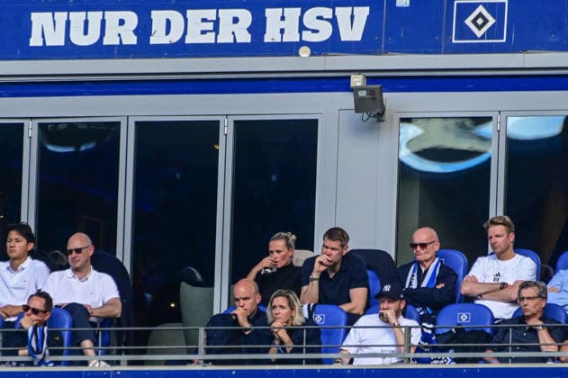Kathleen Krüger Vorstand Huwer Eric Vorstand Finanzen Aufsichtsrat Michael Papenfuß (Vorsitzender) Markus Frömming (Stellvertretender Vorsitzender) Henrik Köncke (Präsident) Laura Ludwig (Vizepräsidentin) ( HSV ) Deutschland , Hamburg , Volksparkstadion , Fussball , 1 . Bundesliga , Hamburger SV - FSV Mainz 05 *** Kathleen Krüger, Executive Director of Sports; Eric Huwer, Executive Director of Finance; Supervisory Board: Michael Papenfuß, Chairman; Markus Frömming, Vice Chairman; Henrik Köncke, President; Laura Ludwig, Vice President; HSV Germany, Hamburg, Volksparkstadion, Soccer, Bundesliga 1, Hamburger SV, FSV Mainz 05