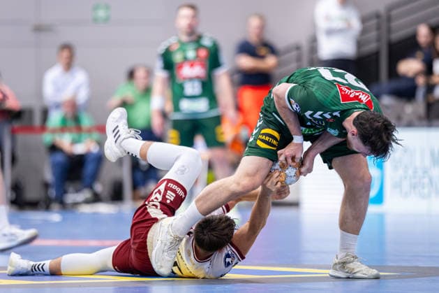 (L-R) Nils Homscheid (TuSEM Essen, 15) im Zweikampf mit Max Staar (GWD Minden, 27) GER, GWD Minden vs. TuSEM Essen, Handball, 2. Bundesliga, 2. Spieltag, Spielzeit 2026 2027, 06.09.2026 GER, GWD Minden vs. TuSEM Essen, Handball, 2. Bundesliga, 2. Spieltag, Spielzeit 2026 2027, 06.09.2026 Minden Copyright: xEibner-Pressefoto JanxRollingerx EP_JSK