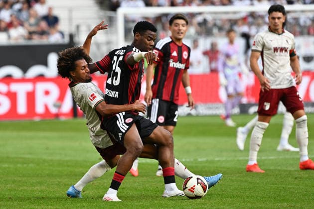 06.09.2026, xjhx, Fussball 1.Bundesliga, Eintracht Frankfurt - FC Augsburg v.l. Raphael Onyedika (Eintracht Frankfurt) Han-Noah Massengo (FC Augsburg) Zweikampf, Aktion, action, battle for the ball (DFL DFB REGULATIONS PROHIBIT ANY USE OF PHOTOGRAPHS as IMAGE SEQUENCES and or QUASI-VIDEO) Frankfurt am Main *** September 6, 2026, xjhx, Soccer, Bundesliga 1, Eintracht Frankfurt vs. FC Augsburg: Raphael Onyedika (Eintracht Frankfurt) and Han Noah Massengo (FC Augsburg) in a tackle, action, battle for the ball. DFL and DFB regulations prohibit any use of photographs as image sequences and or quasi-video. Frankfurt am Main