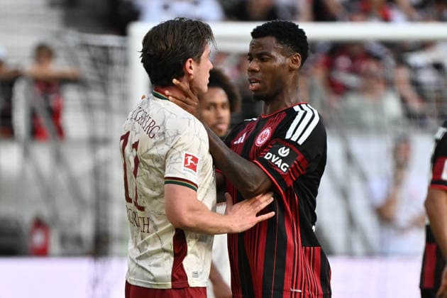 06.09.2026, xjhx, Fussball 1.Bundesliga, Eintracht Frankfurt - FC Augsburg v.l. Michael Gregoritsch (FC Augsburg) Raphael Onyedika (Eintracht Frankfurt) (DFL DFB REGULATIONS PROHIBIT ANY USE OF PHOTOGRAPHS as IMAGE SEQUENCES and or QUASI-VIDEO) Frankfurt am Main *** September 6, 2026, xjhx, Soccer, Bundesliga 1, Eintracht Frankfurt vs. FC Augsburg, Michael Gregoritsch (FC Augsburg), Raphael Onyedika (Eintracht Frankfurt), DFL, DFB. REGULATIONS PROHIBIT ANY USE OF PHOTOGRAPHS AS IMAGE SEQUENCES AND OR QUASI-VIDEO. Frankfurt am Main