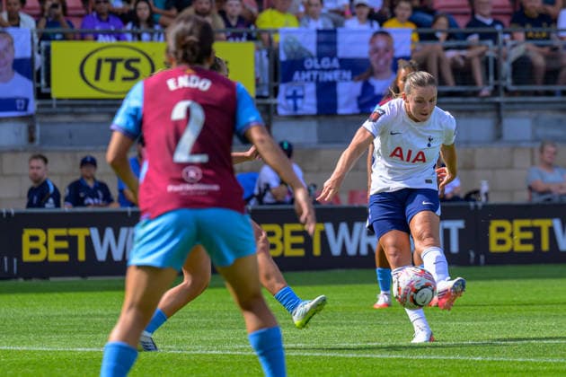 Tottenham Hotspur v West Ham United - Barclays Women s Super League 2026 27 Kirsty Hanson of Tottenham Hotspur scores the team s third goal to make the score 3-0 during the Barclays Women s Super League game between Tottenham Hotspur and West Ham United at BetWright Stadium in London, England, on September 6, 2026. London England United Kingdom  Copyright: xKeeranxMarquisx originalFilename:marquis-tottenha260906_npCIl.jpg