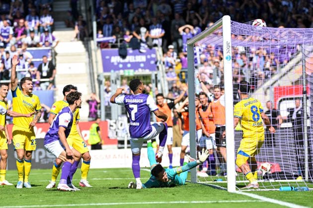 2. Bundesliga - 26 27 - VfL Osnabrück - Eintracht Braunschweig am 06.09.2026 an der Bremer Brücke in Osnabrück Tor zum 1:0. Torschuetze Torschütze Daniel Kyereh (Osnabrueck) mit dem Treffer zum 1:0 gegen Torwart Ron-Thorben Hoffmann (Braunschweig) *** 2. Bundesliga 26 27 VfL Osnabrück vs. Eintracht Braunschweig on September 6, 2026, at Bremer Brücke in Osnabrück. Goal: 1–0. Scorer: Daniel Kyereh (Osnabrück) with the goal that made it 1–0 against the goalkeeper Ron Thorben Hoffmann (Braunschweig) MT
