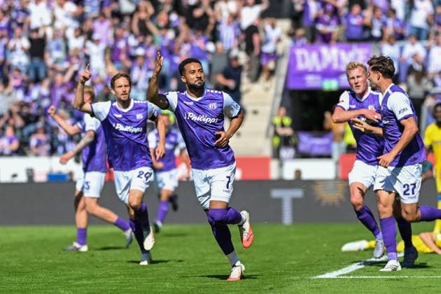 2. Bundesliga - 26 27 - VfL Osnabrück - Eintracht Braunschweig am 06.09.2026 an der Bremer Brücke in Osnabrück Jubel, Torjubel, Torschuetze, Torschütze Daniel Kyereh (Osnabrueck) jubelt nach seinem Tor zum 1:0. *** 2. Bundesliga, Matchday 26, VfL Osnabrück vs. Eintracht Braunschweig on September 6, 2026, at the Bremer Brücke in Osnabrück—Cheers, goal celebrations, Goal scorers, goal scorer Daniel Kyereh; Osnabrück celebrates after his goal to make it 1–0 MT