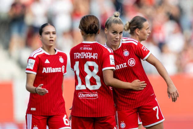 Torjubel zum 4:1, Kassandra Potsi 6 (FC Bayern Muenchen), Momoko Tanikawa 18 (FC Bayern Muenchen), Giulia Gwinn 7 (FC Bayern Muenchen), FC Bayern Frauen Muenchen - SC Freiburg, Google Pixel Frauenbundesliga, 3. Spieltag, 06.09.26 DFB regulations prohibit any use of photographs as image sequences and or quasi-video. (kolbert-press) Muenchen Bayern Deutschland *** Goal celebration after the 4-1 win: Kassandra Potsi (6, FC Bayern Munich), Momoko Tanikawa (18, FC Bayern Munich), Giulia Gwinn (7, FC Bayern Munich), FC Bayern Munich Women vs. SC Freiburg, Google Pixel Women s Bundesliga, Matchday 3, 06 09 26 DFB regulations prohibit any use of photographs as image sequences and or quasi-videos; Kolbert Press, Munich, Bayern, Germany Copyright: xkolbert-press UlrichxGamelx