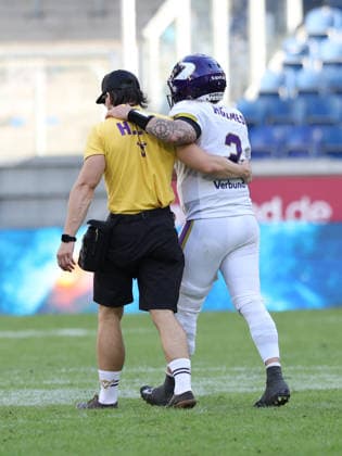 3 Ben Holmes (Quarterback) Vienna Vikings go out the Feld after injury Vienna Vikings vs Panthers Wroclaw, American Football League Europe, Golden Bowl Final, 2026, 06.09.2026, Duisburg Schauinsland-Reisen-Arena Germany Copyright: xPFA ChristopherxMettkenx