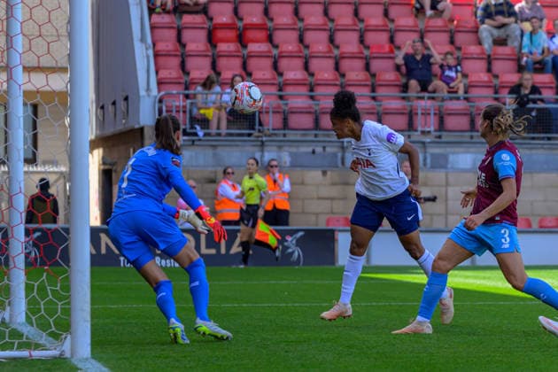 Tottenham Hotspur v West Ham United - Barclays Women s Super League 2026 27 Shekiera Martinez of Tottenham Hotspur scores a goal flagged offside during the Barclays Women s Super League game between Tottenham Hotspur and West Ham United at BetWright Stadium in London, England, on September 6, 2026. London England United Kingdom  Copyright: xKeeranxMarquisx originalFilename:marquis-tottenha260906_npEna.jpg