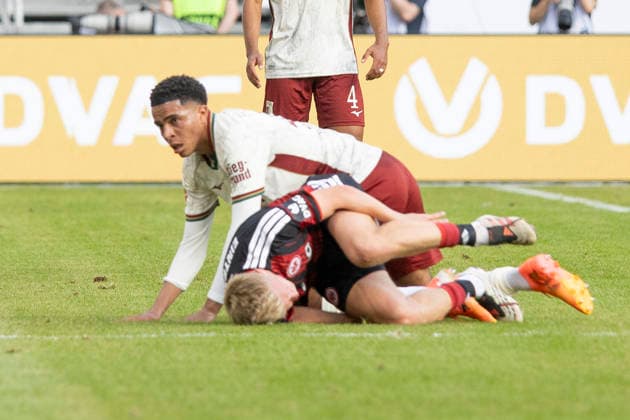 1. Fussball Bundesliga: Eintracht Frankfurt - FC Augsburg, 06.09.2026 Noahkai Banks (FC Augsburg 40) hat Jonathan Burkardt (Eintracht Frankfurt 9) ugefoult, Eintracht Frankfurt - FC Augsburg, Frankfurt, Deutsche Bank Park, 6.9.2026 *** 1 Bundesliga: Eintracht Frankfurt vs. FC Augsburg, September 6, 2026. Noahkai Banks (FC Augsburg, No. 40) fouled Jonathan Burkardt (Eintracht Frankfurt, No. 9). Eintracht Frankfurt vs. FC Augsburg, Frankfurt, Deutsche Bank Park, September 6, 2026 Copyright: xBEAUTIFULxSPORTS Gawlikx