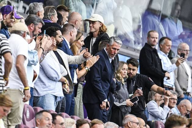 RSC Anderlecht s Thelo Aasgaard and Anderlecht s chairman Michael Verschueren pictured at the start of a soccer match between RSC Anderlecht and Krc Genk, Sunday 6 September 2026 in Brussels, on day 5 of the 2026-2027 Jupiler Pro League first division of the Belgian championship. BRUNOxFAHY  x185461134x