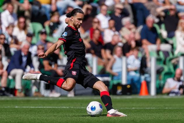 GRONINGEN - Ramiz Zerrouki of FC Twente controls the ball during the Eredivisie match between FC Groningen and FC Twente at the Euroborg on 06 September 2026 in Groningen, the Netherlands. MARCEL TER BALS ANP Eredivisie 2026 27 xVIxANPxSportx xMarcelxterxBalsxIVx 567390073 originalFilename: 567390073.jpg