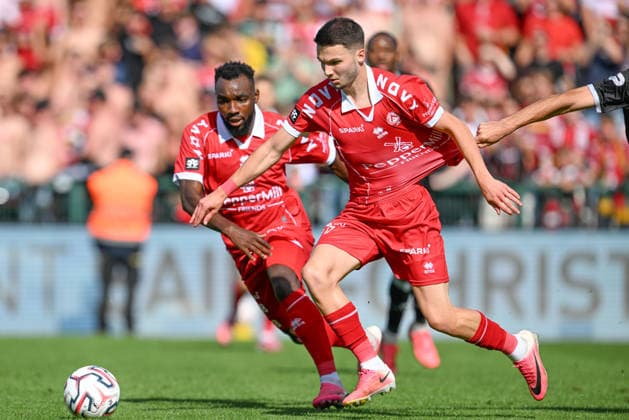 260906 KV Kortrijk vs Zulte Waregem Rok Storman (17) of Kortrijk pictured during the Jupiler Pro League season 2026 - 2027 matchday 5 game between KV Kortrijk and SV Zulte Waregem on September 6 , 2026 in Kortrijk, Belgium. (Photo by David Catry Isosport) Kortrijk Belgium  Copyright: xDavidxCatryx 20260906DC2_8481