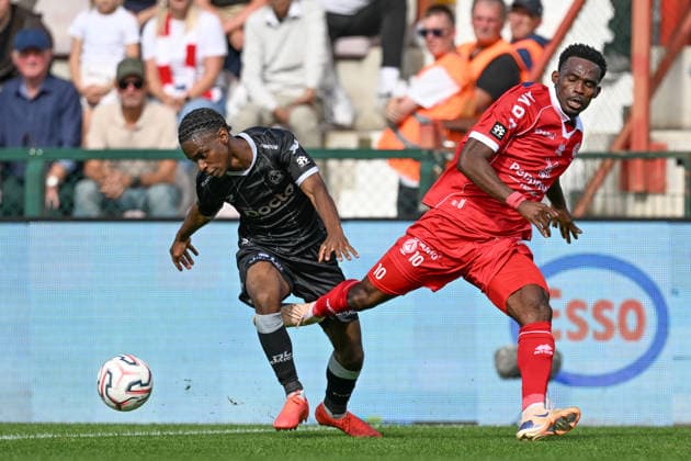 260906 KV Kortrijk vs Zulte Waregem Franz Tangala (49) of Zulte-Waregem fighting for the ball with Goduine Koyalipou (10) of Kortrijk during the Jupiler Pro League season 2026 - 2027 matchday 5 game between KV Kortrijk and SV Zulte Waregem on September 6 , 2026 in Kortrijk, Belgium. (Photo by David Catry Isosport) Kortrijk Belgium  Copyright: xDavidxCatryx 20260906DC2_8781