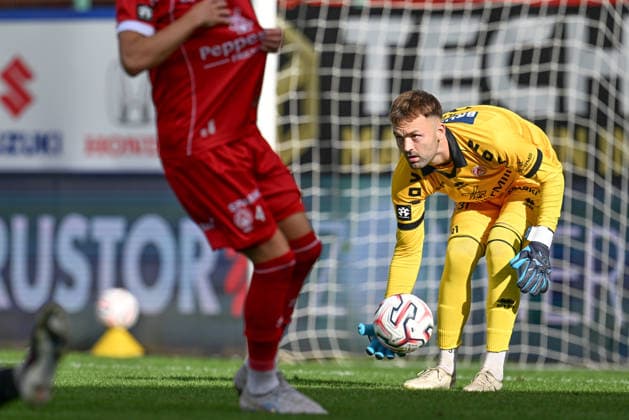 260906 KV Kortrijk vs Zulte Waregem goalkeeper Marko Ilic (31) of Kortrijk pictured during the Jupiler Pro League season 2026 - 2027 matchday 5 game between KV Kortrijk and SV Zulte Waregem on September 6 , 2026 in Kortrijk, Belgium. (Photo by David Catry Isosport) Kortrijk Belgium  Copyright: xDavidxCatryx 20260906DC2_9687