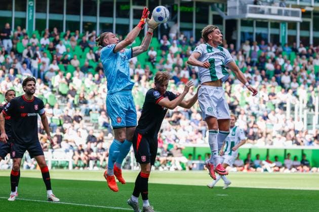 GRONINGEN - Goalkeeper Lars Unnerstall of FC Twente during the Eredivisie match between FC Groningen and FC Twente at the Euroborg on 06 September 2026 in Groningen, the Netherlands. MARCEL TER BALS ANP Eredivisie 2026 27 xVIxANPxSportx xMarcelxterxBalsxIVx 567390612 originalFilename: 567390612.jpg