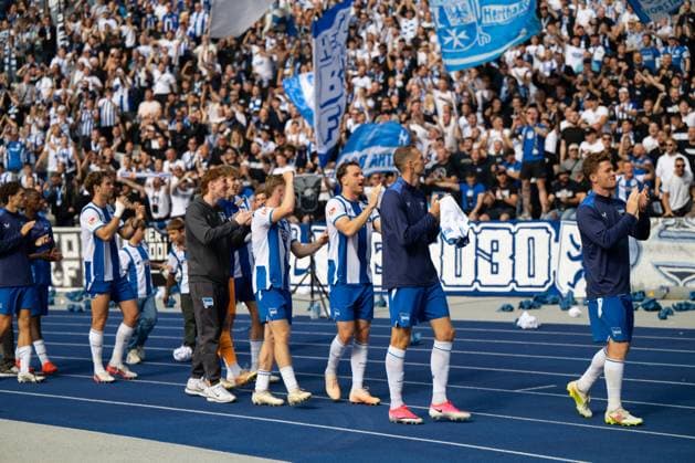 Mannschaft von Hertha BSC feiert den Sieg mit den Fans, Hertha BSC Berlin vs. 1. FC Magdeburg, Fussball, 2. Bundesliga, 4. Spieltag, 2026 2027, 06.09.2026 DFB regulations prohibit any use of photographs as image sequences and or quasi-video Berlin Berlin Deutschland *** The Hertha BSC team celebrates the victory with the fans, Hertha BSC Berlin vs. 1 FC Magdeburg, soccer, 2. Bundesliga, Matchday 4, 2026–2027, September 6, 2026. DFB regulations prohibit any use of photographs as image sequences and or quasi-video. Berlin, Berlin, Germany Copyright: xkolbert-press MarkusxVerwimpx