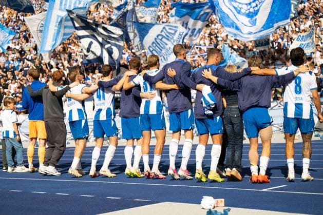 Mannschaft von Hertha BSC feiert den Sieg mit den Fans, Hertha BSC Berlin vs. 1. FC Magdeburg, Fussball, 2. Bundesliga, 4. Spieltag, 2026 2027, 06.09.2026 DFB regulations prohibit any use of photographs as image sequences and or quasi-video Berlin Berlin Deutschland *** The Hertha BSC team celebrates the victory with the fans, Hertha BSC Berlin vs. 1 FC Magdeburg, soccer, 2. Bundesliga, Matchday 4, 2026–2027, September 6, 2026. DFB regulations prohibit any use of photographs as image sequences and or quasi-video. Berlin, Berlin, Germany Copyright: xkolbert-press MarkusxVerwimpx