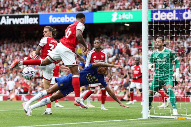 Arsenal v Chelsea 6 September 2026, London - Premier League Football - Arsenal v Chelsea - Joao Pedro of Chelsea misses a header which under pressure from Gabriel Magalhaes of Arsenal - Photo: Charlotte Wilson Offside. London UK Copyright: xCharlottexWilsonx xOffsidexOffside
