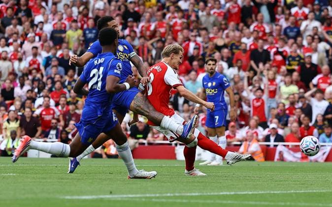 Martin Odegaard of Arsenal scores their sides second goal Arsenal v Chelsea, Premier League, Football, Football, Emirates Stadium, London, UK - 06 Sep 2026London Emirates Stadium United Kingdom EDITORIAL USE ONLY No use with unauthorised audio, video, data, fixture lists, club league logos or live services. Online in-match use limited to 120 images, no video emulation. No use in betting, games or single club league player publications.  Copyright: xMichaelxZemanek Shutterstockx 17135040ab