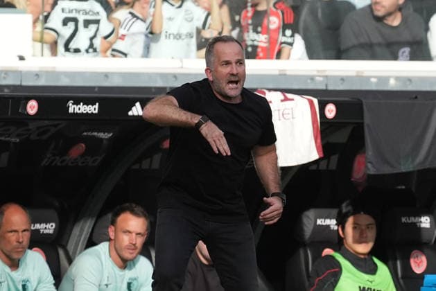 Trainer Manuel Baum (FC Augsburg) gestikuliert - 06.09.2026 Bundesliga, Saison 26 27: Eintracht Frankfurt vs. FC Augsburg, Deutsche Bank Park, 2. Spieltag *** Coach Manuel Baum of FC Augsburg gestures on September 6, 2026, Bundesliga, 2026–27 season: Eintracht Frankfurt vs. FC Augsburg, Deutsche Bank Park, Matchday 2