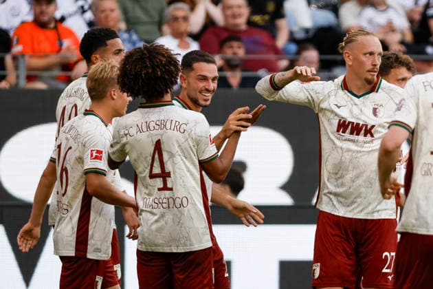 Torjubel FC Augsburg beim 1:1 durch Arijon Ibrahimovic (FC Augsburg, 21), Freude, Begeisterung, positive Emotionen, Torerfolg , Deutschland, Fussball, 1. Bundesliga, 2.Spieltag, 2026 2027, Eintracht Frankfurt vs. FC Augsburg, 06.09.2026, Frankfurt am Main Deutsche-Bank-Park Deutschland *** FC Augsburg celebrates Arijon Ibrahimovic s goal to tie the game at 1-1, FC Augsburg, 21, joy, excitement, positive emotions, goal, Germany, soccer, Bundesliga 1, Matchday 2, 2026–2027, Eintracht Frankfurt vs. FC Augsburg, September 6, 2026, Frankfurt am Main, Deutsche Bank Park, Germany Copyright: xGrantxHubbsx
