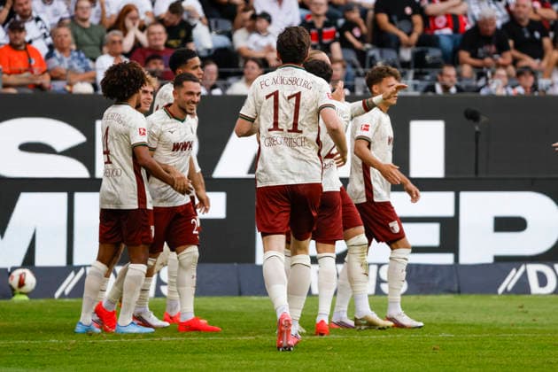Torjubel FC Augsburg beim 1:1 durch Arijon Ibrahimovic (FC Augsburg, 21), Freude, Begeisterung, positive Emotionen, Torerfolg , Deutschland, Fussball, 1. Bundesliga, 2.Spieltag, 2026 2027, Eintracht Frankfurt vs. FC Augsburg, 06.09.2026, Frankfurt am Main Deutsche-Bank-Park Deutschland *** FC Augsburg celebrates Arijon Ibrahimovic s goal to tie the game at 1-1, FC Augsburg, 21, joy, excitement, positive emotions, goal, Germany, soccer, Bundesliga 1, Matchday 2, 2026–2027, Eintracht Frankfurt vs. FC Augsburg, September 6, 2026, Frankfurt am Main, Deutsche Bank Park, Germany Copyright: xGrantxHubbsx