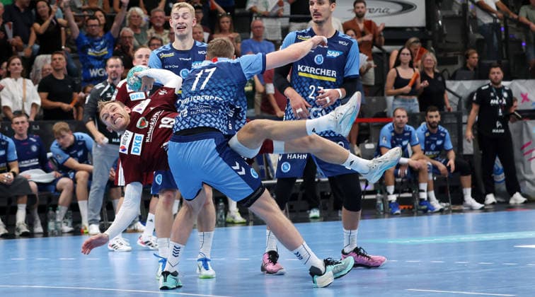 Sport Bilder des Tages 2026.09.06, Deutschland, Stuttgart, Handball TVB Stuttgart vs. Füchse Berlin, v.l. Torben Matzken (TVB), Mathias Gidsel (Berlin), Samuel Röthlisberger (TVB), Philipp Meyer (Berlin)