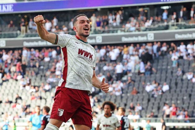 Frankfurt, Deutschland 06. September 2026: 1. BL - 2026 2027 - Sp. 2 - Eintracht Frankfurt gegen FC Augsburg Im Bild: Torschütze Arijon Ibrahimovic (Augsburg) freut sich über sein Tor zum 1:1. DFL DFB regulations prohibit any use of photographs as image sequences and or quasi-video Deutsche Bank Park Hessen *** Frankfurt, Germany, September 6, 2026, Bundesliga 1, 2026–2027 Season, Matchday 2: Eintracht Frankfurt vs. FC Augsburg. Pictured: Goal scorer Arijon Ibrahimovic. Augsburg celebrates his goal to make it 1–1. DFL and DFB regulations prohibit any use of photographs as image sequences and or quasi-video. Deutsche Bank Park Hesse Copyright: xFotostandx xRacochax