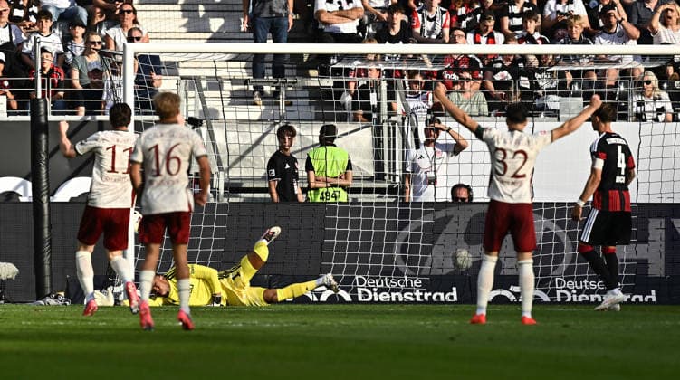 06.09.2026, xfux, Fussball 1.Bundesliga, Eintracht Frankfurt - FC Augsburg, v.l. Noah Atubolu (Eintracht Frankfurt), Torschuetze Torschütze Arijon Ibrahimovic (FC Augsburg) (nicht im Bild) Goal scored, Tor zum 1:1 (DFL DFB REGULATIONS PROHIBIT ANY USE OF PHOTOGRAPHS as IMAGE SEQUENCES and or QUASI-VIDEO) Frankfurt am Main *** September 6, 2026, xfux, Soccer, Bundesliga 1, Eintracht Frankfurt vs. FC Augsburg, from left: Noah Atubolu (Eintracht Frankfurt), goal scorer Arijon Ibrahimovic (FC Augsburg) not in the picture, goal scored, Goal making it 1–1. DFL and DFB regulations prohibit any use of photographs as image sequences and or quasi-video. Frankfurt am Main