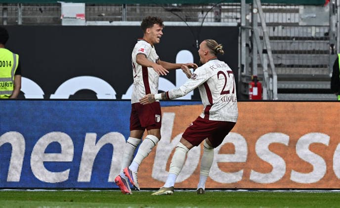 06.09.2026, xfux, Fussball 1.Bundesliga, Eintracht Frankfurt - FC Augsburg, v.l. Torschuetze Torschütze Robin Fellhauer (FC Augsburg), Marius Wolf (FC Augsburg) Torjubel, Jubel, Goal celebration, celebrate the goal zum 1:2 jubelnd bejubelt jubelt jubeln Jubel (DFL DFB REGULATIONS PROHIBIT ANY USE OF PHOTOGRAPHS as IMAGE SEQUENCES and or QUASI-VIDEO) Frankfurt am Main *** September 6, 2026, xfux, Soccer, Bundesliga 1, Eintracht Frankfurt vs. FC Augsburg, from left: Goal scorers Robin Fellhauer (FC Augsburg) and Marius Wolf (FC Augsburg), goal celebration, celebration, goal celebration, celebrating the goal, 1–2, cheering, celebrated, cheers, DFL, DFB REGULATIONS PROHIBIT ANY USE OF PHOTOGRAPHS as IMAGE SEQUENCES and or QUASI-VIDEO, Frankfurt am Main