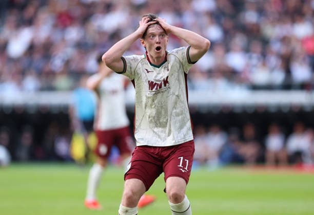 06.09.2026, Fussball Bundesliga, Eintracht Frankfurt - FC Augsburg, v.l., Michael Gregoritsch (FC Augsburg) enttaeuscht, enttaeuscht schauend, dissapointed, traurig, frustiert, frust, gefrustet, frustrated DFL DFB REGULATIONS PROHIBIT ANY USE OF PHOTOGRAPHS AS IMAGE SEQUENCES AND OR QUASI-VIDEO. xdcx *** September 6, 2026, Bundesliga Soccer, Eintracht Frankfurt vs. FC Augsburg, from left: Michael Gregoritsch (FC Augsburg) looks disappointed, disappointed, sad, frustrated, frustrated DFL DFB REGULATIONS PROHIBIT ANY USE OF PHOTOGRAPHS AS IMAGE SEQUENCES AND OR QUASI-VIDEO xdcx Copyright: HMBxMedia Claus