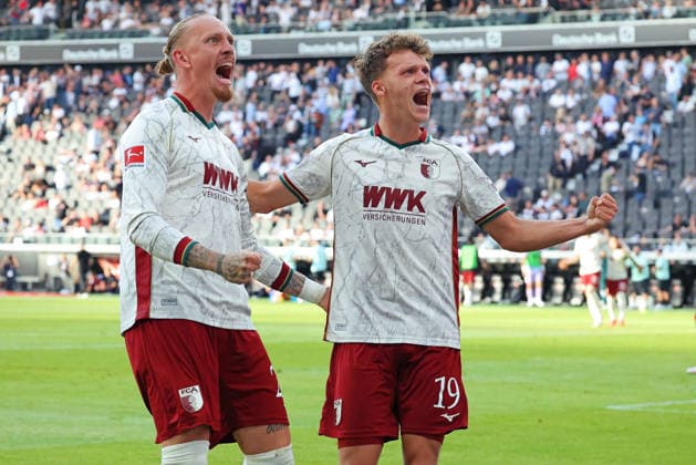 Frankfurt, Deutschland 06. September 2026: 1. BL - 2026 2027 - Sp. 2 - Eintracht Frankfurt gegen FC Augsburg Im Bild: Marius Wolf (FCA) und Torschütze Robin Fellhauer (FCA) freuen sich über das Tor zum 1:2. DFL DFB regulations prohibit any use of photographs as image sequences and or quasi-video Deutsche Bank Park Hessen *** Frankfurt, Germany September 6, 2026 Bundesliga 2026–2027, Matchday 2: Eintracht Frankfurt vs. FC Augsburg. Pictured: Marius Wolf (FCA) and goal scorer Robin Fellhauer (FCA) celebrate the goal that made the score 1–2. DFL and DFB regulations prohibit any use of photographs as image sequences and or quasi-video. Deutsche Bank Park, Hesse Copyright: xFotostandx xRacochax