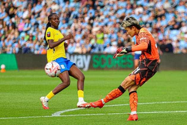 MANCHESTER, ENGLAND - September 6: Goalkeeper Ayaka Yamashita of Manchester City clears the ball during the Barclays Womens Super League game between Manchester City and Birmingham City at Joie Stadium on September 6, 2026 in Manchester, England. (Photo by Natalie Mincher Sports Press Photo) Copyright: xNataliexMincher SPPx Sportspressphoto_SPR224902