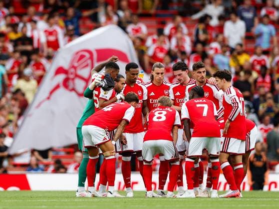 Arsenal players huddle ahead of the second half Arsenal v Chelsea, Premier League, Football, Emirates Stadium, London, UK - 06 Sep 2026London Emirates Stadium United Kingdom EDITORIAL USE ONLY No use with unauthorised audio, video, data, fixture lists, club league logos or live services. Online in-match use limited to 120 images, no video emulation. No use in betting, games or single club league player publications.  Copyright: xMattxImpey Shutterstockx 17137590dk