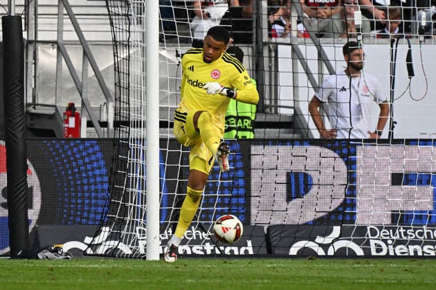 Sport Bilder des Tages 06.09.2026, xjhx, Fussball 1.Bundesliga, Eintracht Frankfurt - FC Augsburg v.l. Noah Atubolu (Eintracht Frankfurt) Enttäuscht, traurig, frustriert, ratlos, nach dem Tor zum 1:3 (DFL DFB REGULATIONS PROHIBIT ANY USE OF PHOTOGRAPHS as IMAGE SEQUENCES and or QUASI-VIDEO) Frankfurt am Main *** September 6, 2026, xjhx, Soccer, Bundesliga 1, Eintracht Frankfurt vs. FC Augsburg – Noah Atubolu, Eintracht Frankfurt: Disappointed, sad, frustrated, at a loss after the goal that made it 1–3. DFL and DFB regulations prohibit any use of photographs as image sequences and or quasi-video. Frankfurt am Main