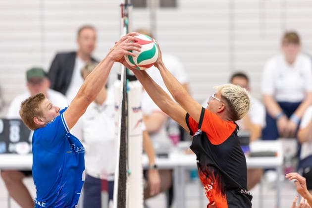 TVV-Pokalfinale Herren: Blue Volleys Gotha vs. 1. VSV Jena 90; Erfurt; 06.09.2026 Richard Werner ( 2; Blue Volleys Gotha) gegen Finn Kazuch ( 8; 1. VSV Jena 90) TVV-Pokalfinale Herren: Blue Volleys Gotha vs. 1. VSV Jena 90; Riethsporthalle Erfurt; 06.09.2026 Copyright: xBEAUTIFULxSPORTS Duehringx