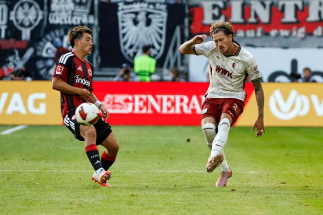 Ritsu Doan (Eintracht Frankfurt, 20) und Calvin Brackelmann (FC Augsburg, 02) im Kampf um den Ball , Deutschland, Fussball, 1. Bundesliga, 2.Spieltag, 2026 2027, Eintracht Frankfurt vs. FC Augsburg, 06.09.2026, Frankfurt am Main Deutsche-Bank-Park Deutschland *** Ritsu Doan (Eintracht Frankfurt), 20, and Calvin Brackelmann (FC Augsburg), 02, battling for the ball, Germany, soccer, Bundesliga 1, Matchday 2, 2026–2027, Eintracht Frankfurt vs. FC Augsburg, September 6, 2026, Frankfurt am Main, Deutsche Bank Park, Germany Copyright: xGrantxHubbsx