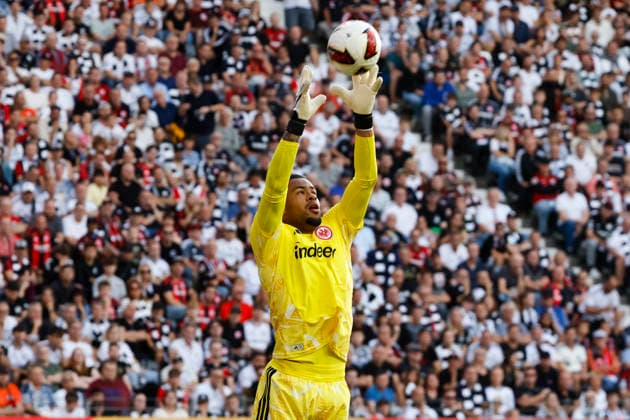 Noah Atubolu (Eintracht Frankfurt, 01) fängt den Ball , Deutschland, Fussball, 1. Bundesliga, 2.Spieltag, 2026 2027, Eintracht Frankfurt vs. FC Augsburg, 06.09.2026, Frankfurt am Main Deutsche-Bank-Park Deutschland *** Noah Atubolu, Eintracht Frankfurt, No. 01, catches the ball; Germany, soccer, Bundesliga 1, Matchday 2, 2026–2027, Eintracht Frankfurt vs. FC Augsburg, September 6, 2026, Frankfurt am Main, Deutsche Bank Park, Germany Copyright: xGrantxHubbsx