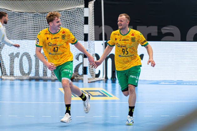 Hagen, Deutschland 06. September 2026: 2. HBL - 2026 2027 - Sp. 2 - VfL Eintracht Hagen gegen HSC 2000 Coburg Im Bild: v.li. Dustin Kraus (Hagen) und Jan von Boenigk (Hagen) jubeln gemeinsam Ischelandhalle Nordrhein Westfalen Copyright: xFotostandx xKruczynskix