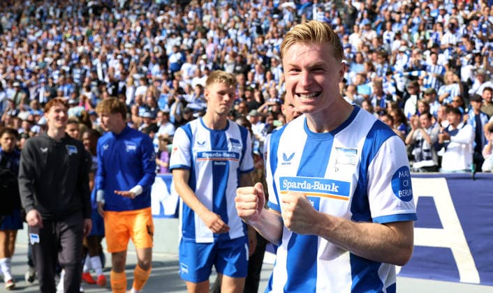 Julian Eitschberger, Hertha Mannschaft jubelt nach Spielende Freude Emotion Fußball Fussball DFL 2. Bundesliga Herren 4. Spieltag Saison 2026 2027 06.09.2026 Hertha BSC Berlin vs. 1.FC Magdeburg FCM DFL regulations prohibit any use of photographs as image sequences and or quasi-video *** Julian Eitschberger, Hertha team celebrates after the final whistle Joy Emotion Sports Soccer DFL 2. Bundesliga Men s Matchday 4 2026–2027 Season June 9, 2026 Hertha BSC Berlin vs. 1. FC Magdeburg (FCM) DFL regulations prohibit any use of photographs as image sequences and or quasi-video
