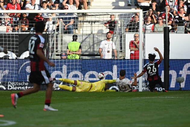 06.09.2026, xpsx, Fussball 1.Bundesliga, Eintracht Frankfurt - FC Augsburg v.l. Robin Fellhauer (FC Augsburg) Torschuetze, erzielt das Tor, Treffer, scores the goal 1:2 Noah Atubolu (Eintracht Frankfurt) Keita Kosugi (Eintracht Frankfurt) (DFL DFB REGULATIONS PROHIBIT ANY USE OF PHOTOGRAPHS as IMAGE SEQUENCES and or QUASI-VIDEO) Frankfurt am Main *** September 6, 2026, xpsx, Soccer, Bundesliga 1, Eintracht Frankfurt vs. FC Augsburg, Robin Fellhauer (FC Augsburg) goal scorers, scores the goal, goal, scores the goal 1 2 Noah Atubolu Eintracht Frankfurt Keita Kosugi Eintracht Frankfurt DFL DFB REGULATIONS PROHIBIT ANY USE OF PHOTOGRAPHS as IMAGE SEQUENCES and or QUASI-VIDEO Frankfurt am Main