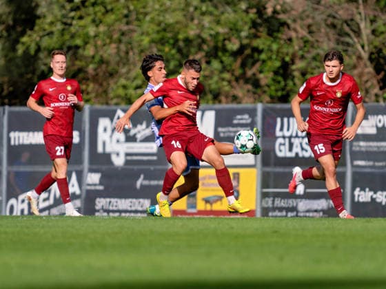 Yasin Zor (TSG Hoffenheim II, 10) hinter Marius Kunde (SG Sonnenhof Grossaspch, 16) GER, Fussball, SG Sonnenhof Grossaspach vs. TSG Hoffenheim II, 3. Liga, 4. Spieltag, Saison 2026 2027, 06.09.2026 GER, Fussball, SG Sonnenhof Grossaspach vs. TSG Hoffenheim II, 3. Liga, 4. Spieltag, Saison 2026 2027, 06.09.2026 Aspach Copyright: xCarstenxSchweringx EP_CSG