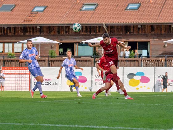 Arbnor Nuraj (SG Sonnenhof Grossaspch, 25) klaert Flanke GER, Fussball, SG Sonnenhof Grossaspach vs. TSG Hoffenheim II, 3. Liga, 4. Spieltag, Saison 2026 2027, 06.09.2026 GER, Fussball, SG Sonnenhof Grossaspach vs. TSG Hoffenheim II, 3. Liga, 4. Spieltag, Saison 2026 2027, 06.09.2026 Aspach Copyright: xCarstenxSchweringx EP_CSG