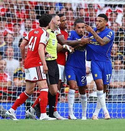 Morgan Rogers of Chelsea agues with Declan Rice of Arsenal Arsenal v Chelsea, Premier League, Football, Football, Emirates Stadium, London, UK - 06 Sep 2026London Emirates Stadium United Kingdom EDITORIAL USE ONLY No use with unauthorised audio, video, data, fixture lists, club league logos or live services. Online in-match use limited to 120 images, no video emulation. No use in betting, games or single club league player publications.  Copyright: xMichaelxZemanek Shutterstockx 17135040ag